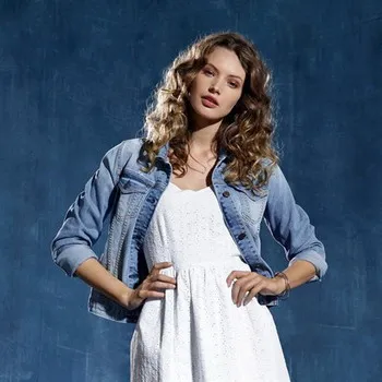 Rochie cu o fotografie jacheta denim lung, sifon, dantelă și rochie neagră cu o jacheta din denim