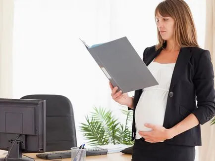 Calculați îngrijire pe termen în concediu de maternitate și dreptul de a prinde totul în timp