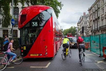 Routemaster- червен автобус в Лондон