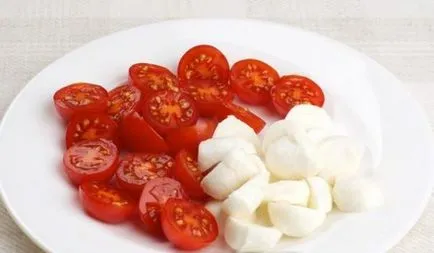 Salata cu rucola, roșii cherry și rețete mozzarella