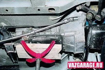 Ki- és beszerelése starter VAZ-2106