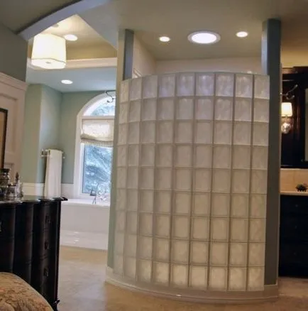 Стъклени тухли в дизайна на банята