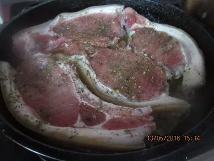 Carne de porc în vin roșu
