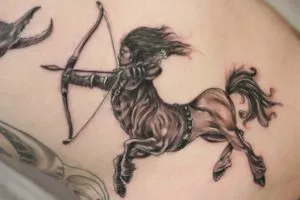 fotó Tattoo Nyilas - a konstelláció a férfi és női tetoválás Yurets szívében tölgy