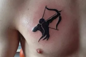 fotó Tattoo Nyilas - a konstelláció a férfi és női tetoválás Yurets szívében tölgy