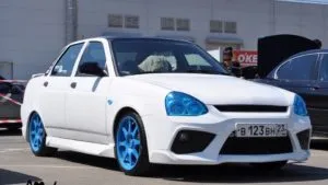 Tuning sedan Lada Priora cu ghidul său mâinile