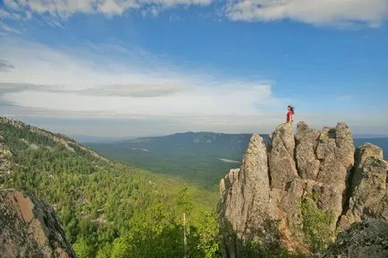 Trekking pe TAGANAY, rută trei noduri