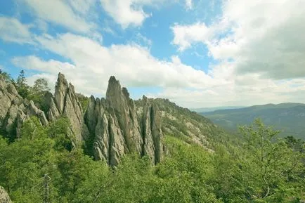 Trekking pe TAGANAY, rută trei noduri