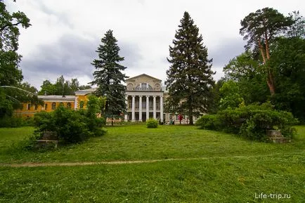 Manor Sukhanovo - atmosferă plăcută pustiirii