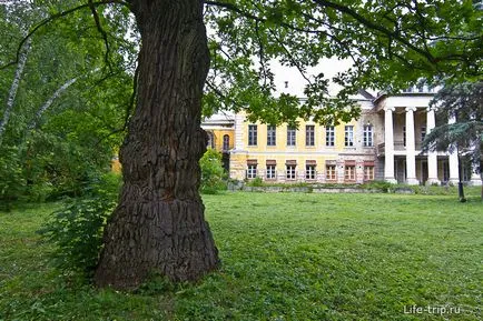 Manor Sukhanovo - atmosferă plăcută pustiirii