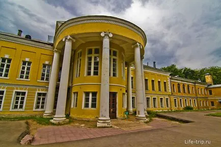 Manor Sukhanovo - atmosferă plăcută pustiirii