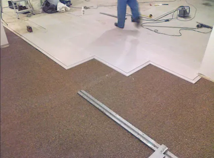 Nivelarea podea cu mâinile lor - pentru a construi o casă cu propriile sale mâini