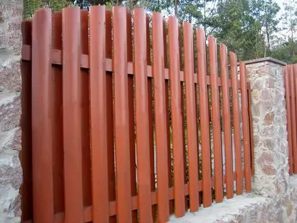 Ограда-шахматна дъска - изправени шах ограда с ръцете си
