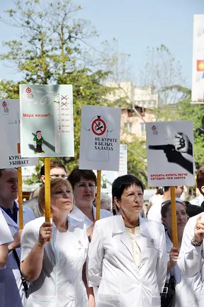 Törvény tiltó dohányzás Oroszországban, a dohányzás elleni törvény lépett hatályba június 1, 2013