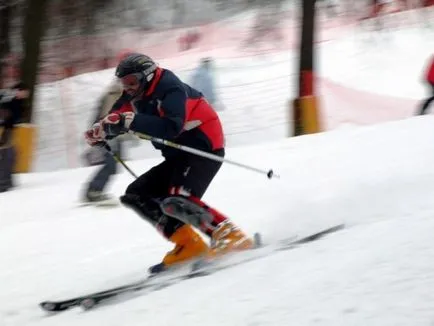 2 категории скиори и сноубордисти) каква е разликата