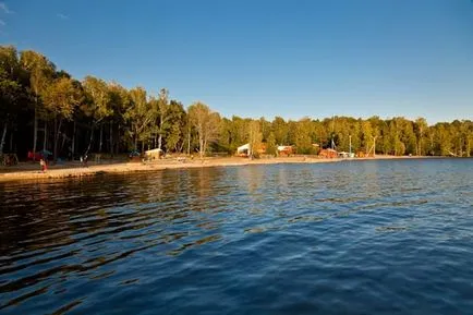Baza de pe lacul Uvildy (pentru odihna si pescuit) regiunea Chelyabinsk