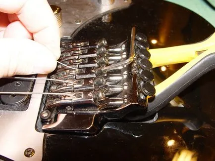 Őrült Floyd Rose gitár kijön rosszul, kikészítés, javítás és tuning gitár Jekatyerinburgban,