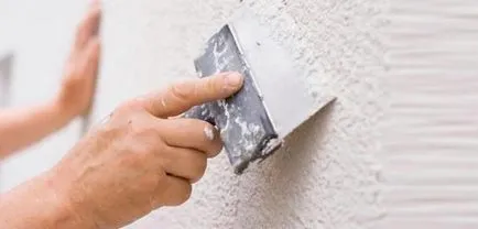 Amorsarea pereților înainte de lipire tapet, dacă este necesar, uscarea ce și cum trebuie să fie amorsate