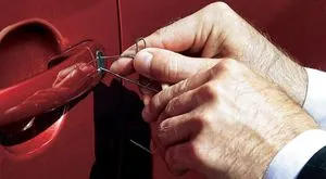 Как да отворите колата без ключ