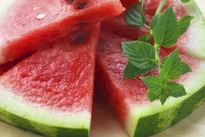 Hogyan enni görögdinnye etikett