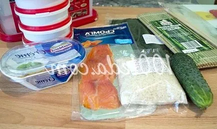 Как да се готви у дома рула с червена риба, краставица и крема сирене - деликатеси