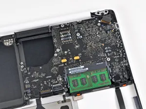 Cum să dezasamblați laptopul Apple MacBook A1342 unibody în imagini