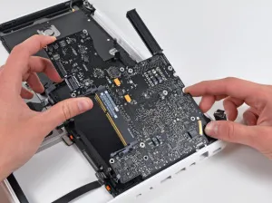 Cum să dezasamblați laptopul Apple MacBook A1342 unibody în imagini