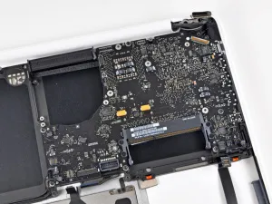 Cum să dezasamblați laptopul Apple MacBook A1342 unibody în imagini