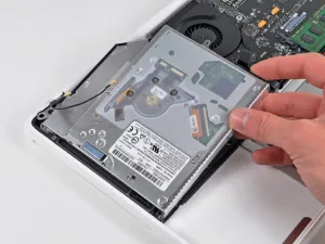 Hogyan szétszedni laptop Apple MacBook unibody a1342 képekben