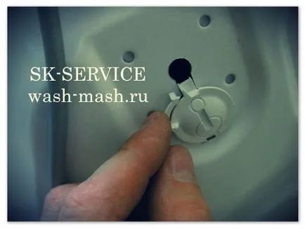 conectați în mod independent, mașina de spălat la alimentarea cu apă și canalizare