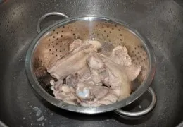 Hogyan kell főzni a csirke húslevest és fagyasztva - lépésről lépésre fotoretsept