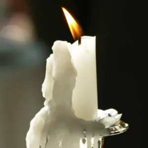 Как да донесе петното от свещта (от восък