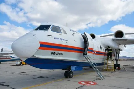 Flying Пожарникар Be-200ES