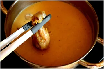 Пиле в сметанов сос с червен пипер