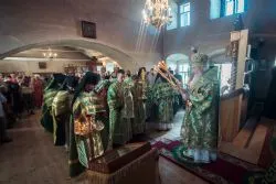 Mitropolitul Theophane a făcut o liturghie în ziua de sărbătoare Sviazhsky Makarevskoy deșert, știri