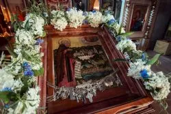 Mitropolitul Theophane a făcut o liturghie în ziua de sărbătoare Sviazhsky Makarevskoy deșert, știri