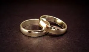 Pe un deget poartă un inel de nunta - tradițiile și semnele