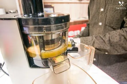 Găsiți 10 Diferențe Lărgim sucul într-un șurub și storcătoare centrifugale deoarece există
