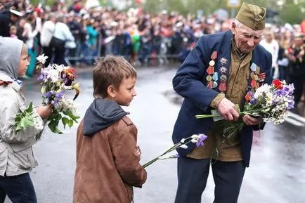 Felicitări 9 mai în proză, oficiali, veterani, scurt