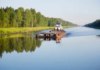 Разходка на север от река станция на брега на морето в залива на радост Klyazma резервоар