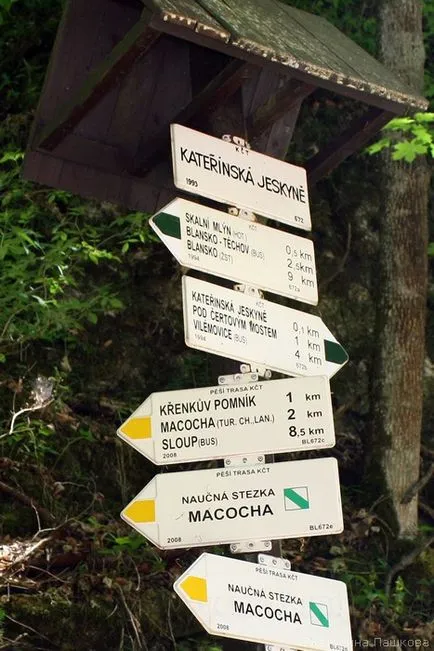 Punkva Pesteri și Macocha în Moravia carstic din Republica Cehă este în valoare de a vizita un comentariu