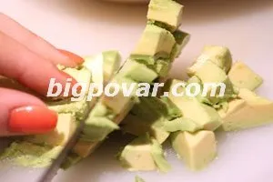 Salata de somon cu reteta de avocado cu fotografii, pas cu pas de gătit