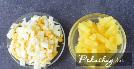 Saláta csirkével és ananász - egy klasszikus recept egy fotó