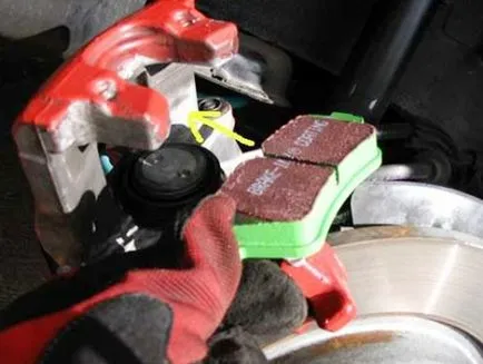 Сваляне и поставяне на задните накладки на Mazda 3 с ръцете си