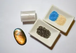 Cabochon zsinórozás módszereket és gyöngyök alkalmazásával Bead