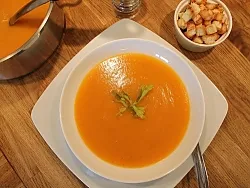 Sütőtök leves burgonyával (recept fotó)