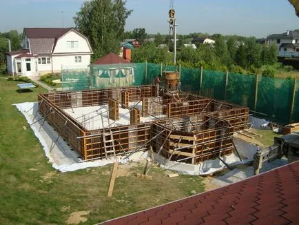 Construcția de la cheie casa monolit