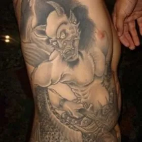 demoni tatuaj