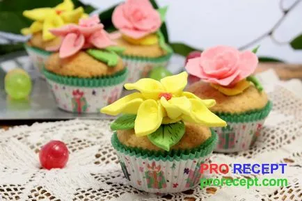 Cupcakes öntött - lépésről lépésre recept és a mester osztályt a fotó, pro recept