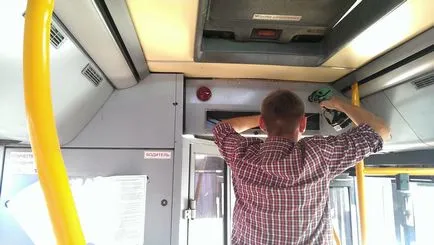 Instalarea monitorului în autobuz NEFAZ cu podea joasă - experiențe de partajare - publicitate video în oraș